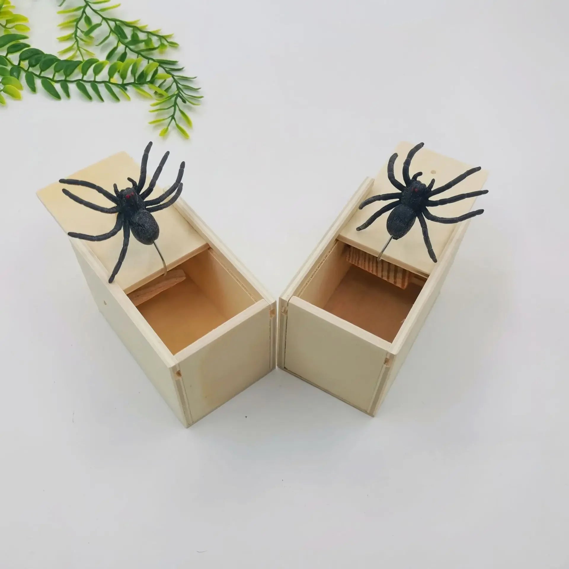 Trick Spider Funny Scare Box Wooden Hidden Box Quality Prank Wooden Scare Box Fun Game Prank Trick Friend Office Toys