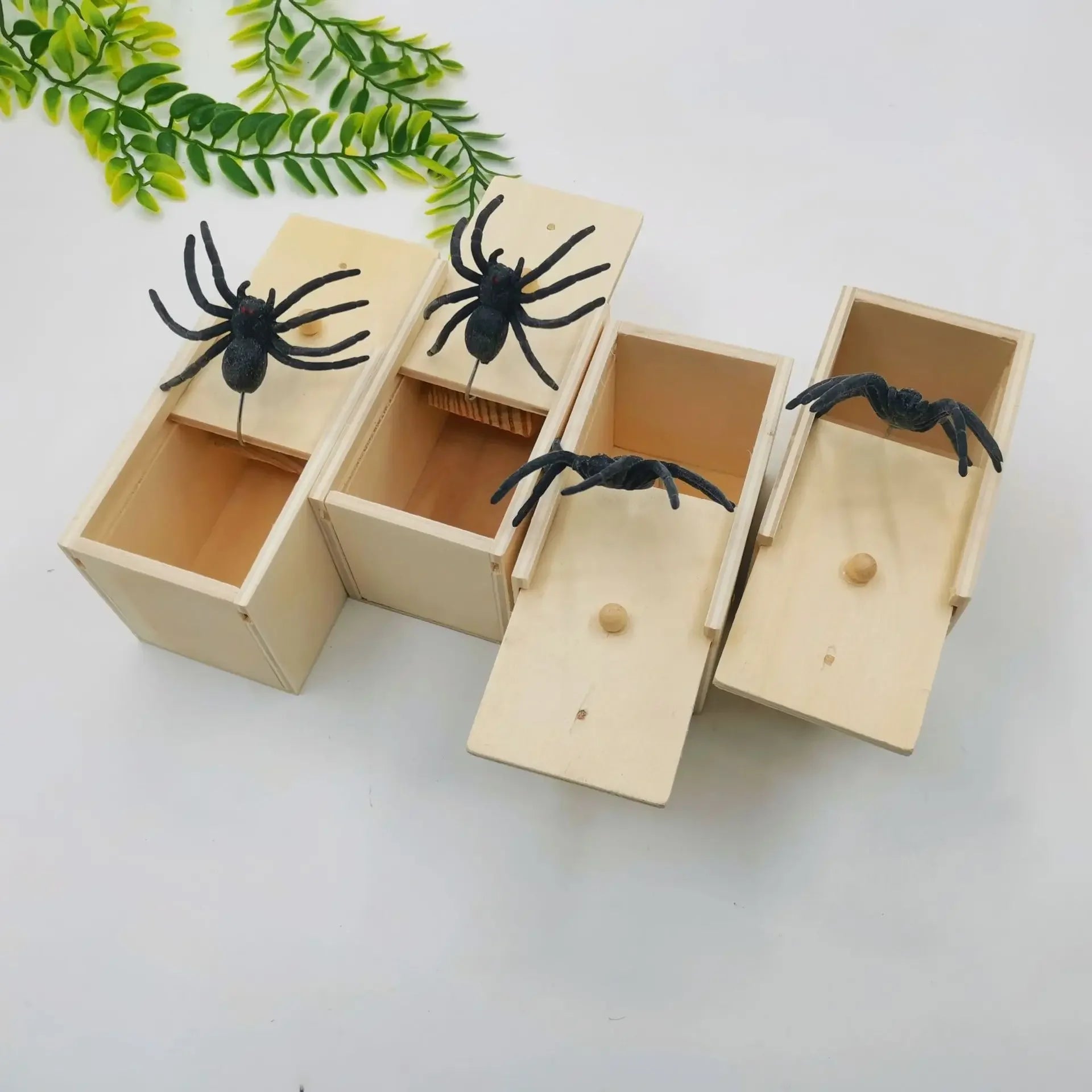 Trick Spider Funny Scare Box Wooden Hidden Box Quality Prank Wooden Scare Box Fun Game Prank Trick Friend Office Toys